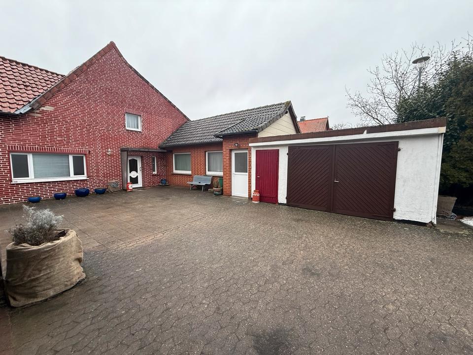 Thumbnail-Älteres sanierungsbedürftiges Bauernhaus