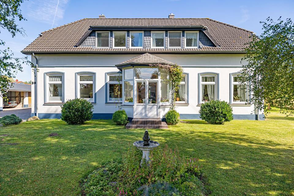 Thumbnail-Resthof mit Nebengebäuden und mehreren Baugrundstücken