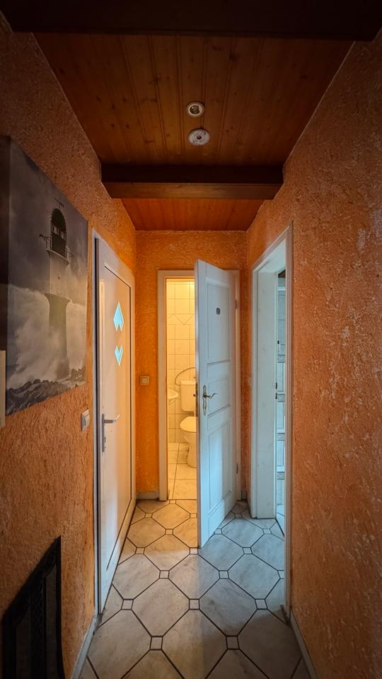 Thumbnail-Großzügige Dachgeschoss Wohnung für 3-WG: 6 Zimmer