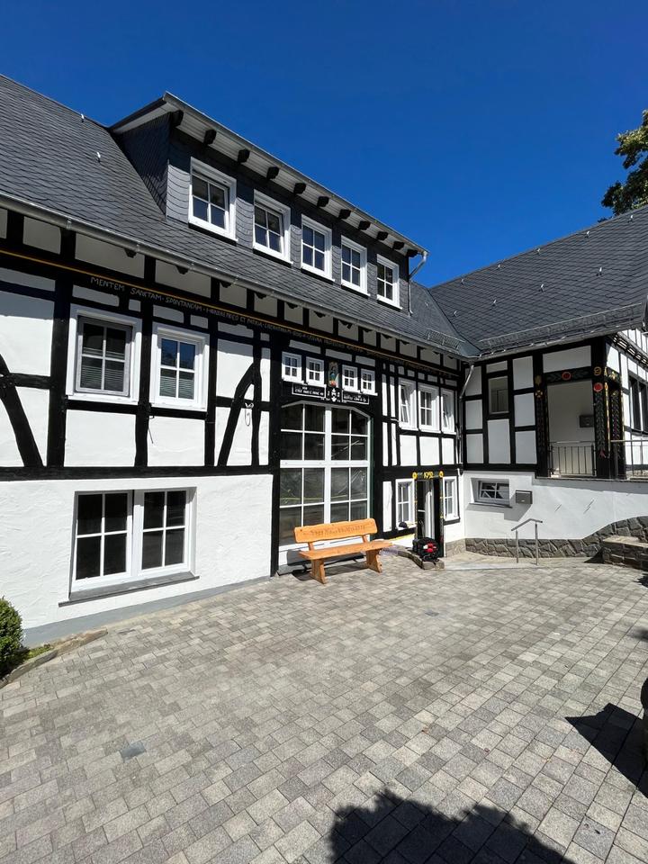 Thumbnail-Großzügige Wohnung mit Balkon zum Wilzenberg