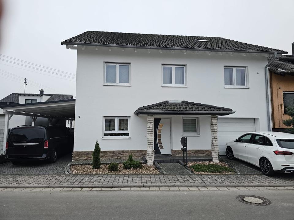 Thumbnail-Großzügiges Einfamilienhaus in begehrter Lage