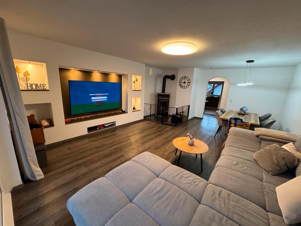 Thumbnail-Moderne 3-Zimmer-Etagenwohnung mit Balkon & Einbauküche