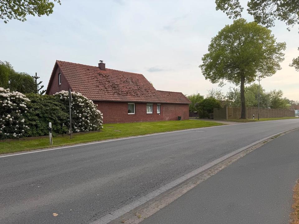 Thumbnail-Freistehendes Einfamilienhaus mit großem Grundstück