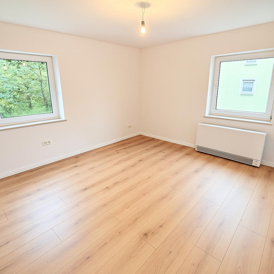 Thumbnail-**Frisch renoviert: +neuer Laminat +weiße Wände +neues Tageslichtbad +gemütlich**