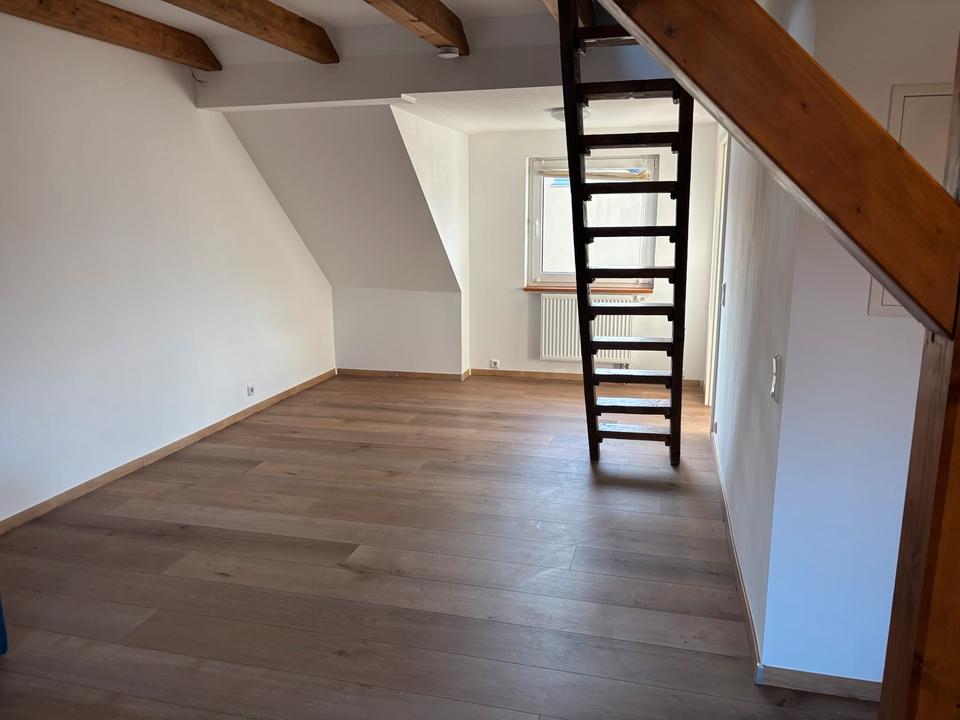 Thumbnail-Schöne helle Dachgeschosswohnung mit Waldrandlage