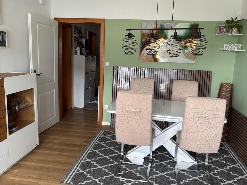 Thumbnail-Geräumige 4ZKB - Wohnung (Schloß Neuhaus)