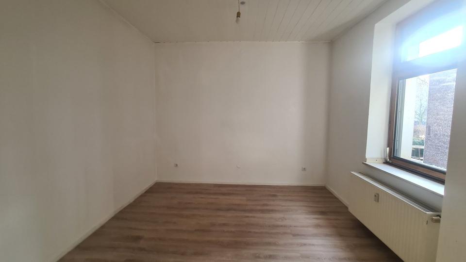 Thumbnail-Frisch renovierte 3-Zimmer-Wohnung mit Einbauküche zentral