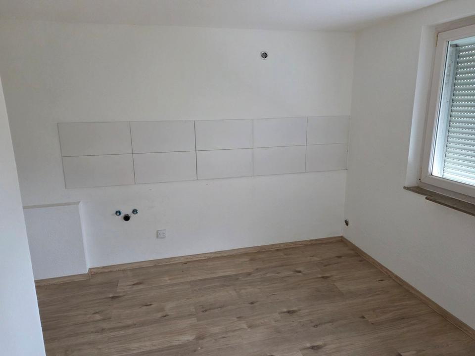 Thumbnail-Großzügige 4-Zimmerwohnung mit Balkon in ruhiger Lage