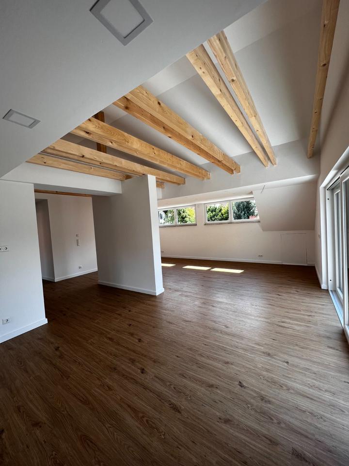 Thumbnail-Moderne 3-Zimmer-Dachgeschosswohnung in der Rechenberganlage