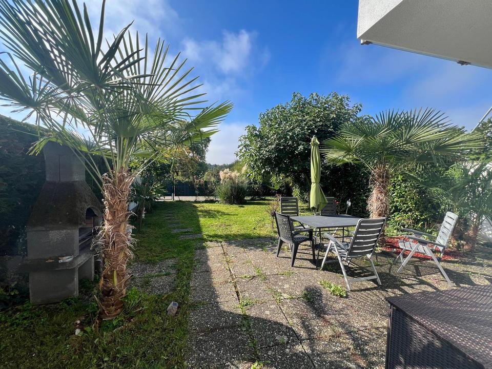 Thumbnail-Ruhiges Zuhause mit Garten, Garage und Blick ins Grüne