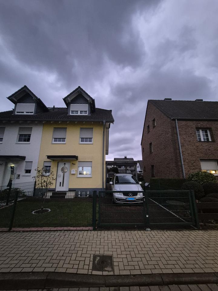 Thumbnail-Keine !PV! gepflegte Doppelhaushälfte mit Garten und Stellplätze