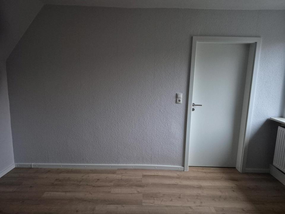 Thumbnail-Total renovierte Oberwohnung in zentraler Lage zu vermieten