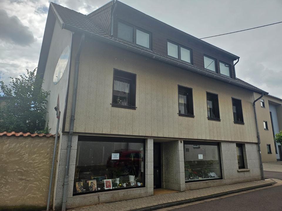 Thumbnail-Einfamilien Zweifamilienhaus mit integrierten Geschäftsräumen