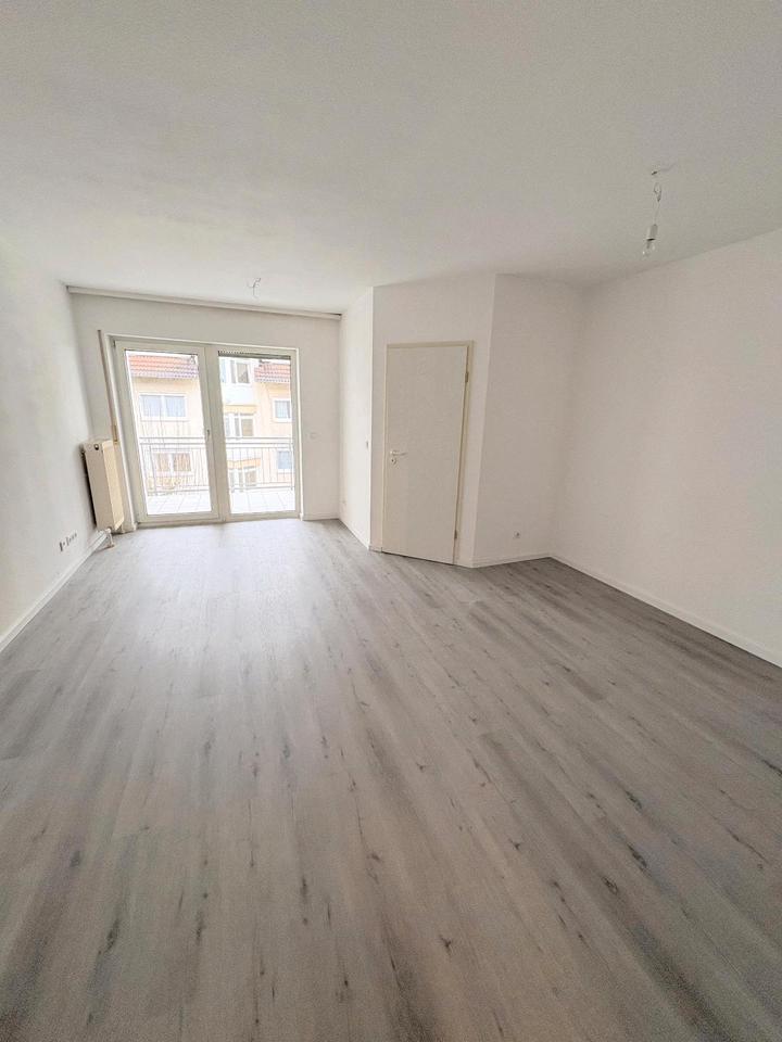 Thumbnail-Moderne 2-Zimmer-Wohnung mit Balkon und Tiefgarge