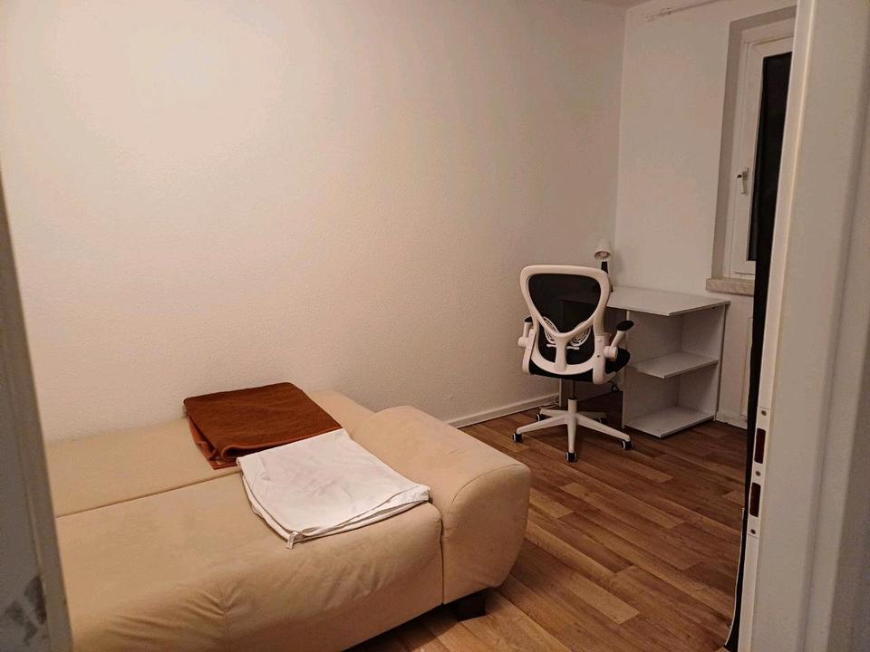 Thumbnail-mobliertes Wg Zimmer in Berlin Hellersdord