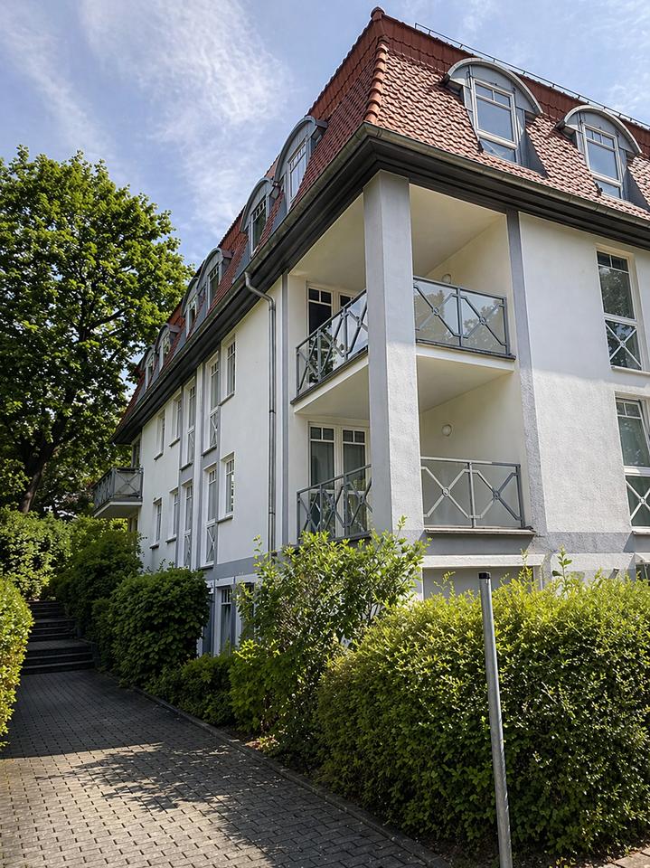 Thumbnail-Gemütliche 3 Raum Wohnung, offene Küche, Badewanne, Tiefgaragen-Stellplatz zentral in Dresden