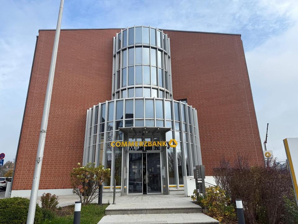 Thumbnail-Gewerbefläche in zentraler Lage in Selb - ca. 630 m² auf 2 Etagen (1. + 2. OG) - barrierefrei mit Aufzug - mit Tiefgarage - gute Erreichbarkeit