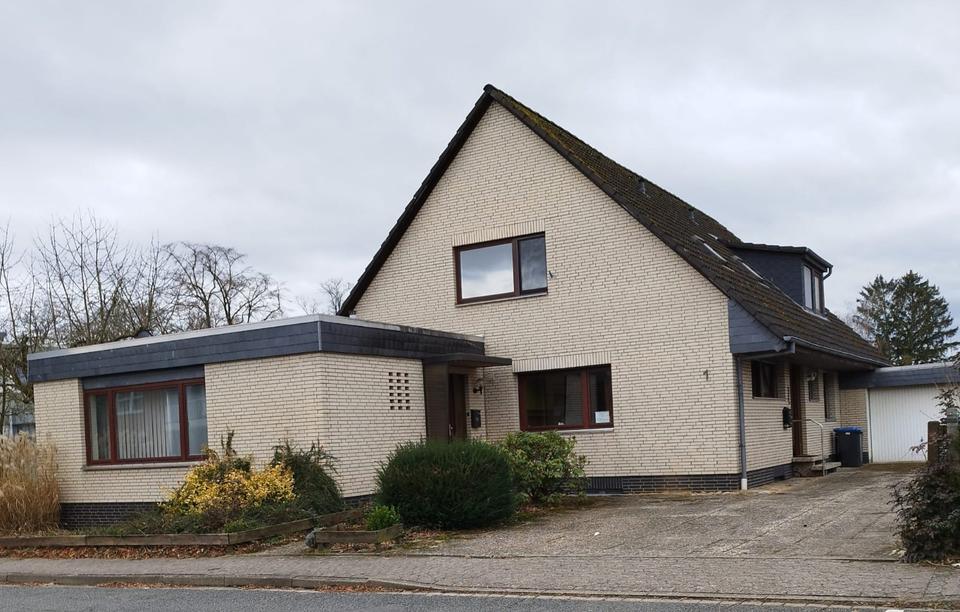 Thumbnail-Wohnhaus in Ehmen mit Garten, Doppelgarage und Anbau