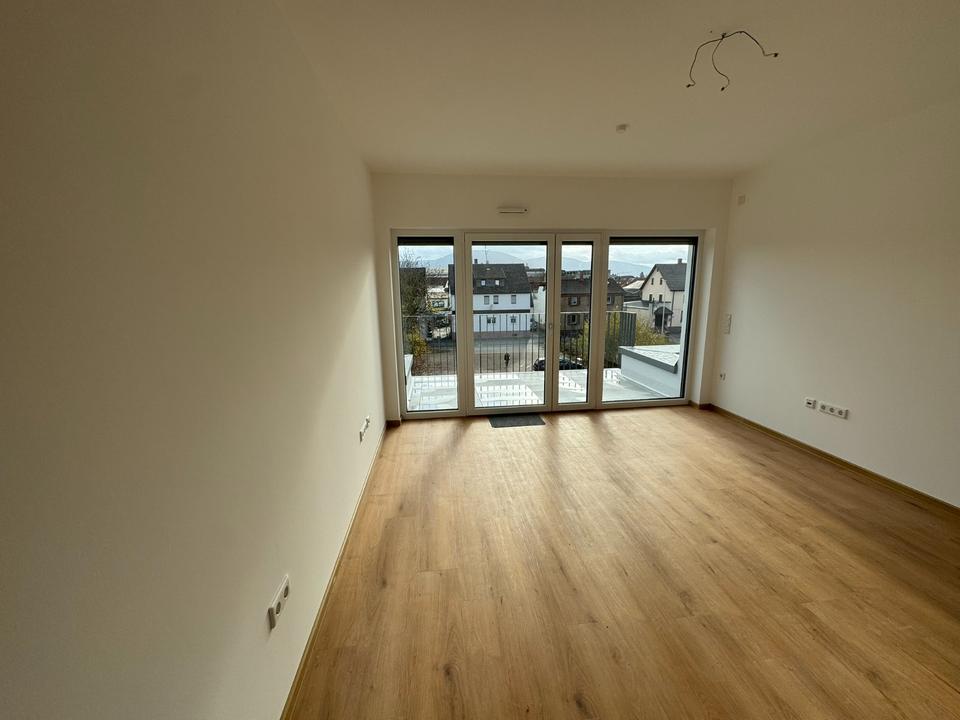 Thumbnail-2-Zimmer Seniorenwohnung mit großem Bad und Balkon