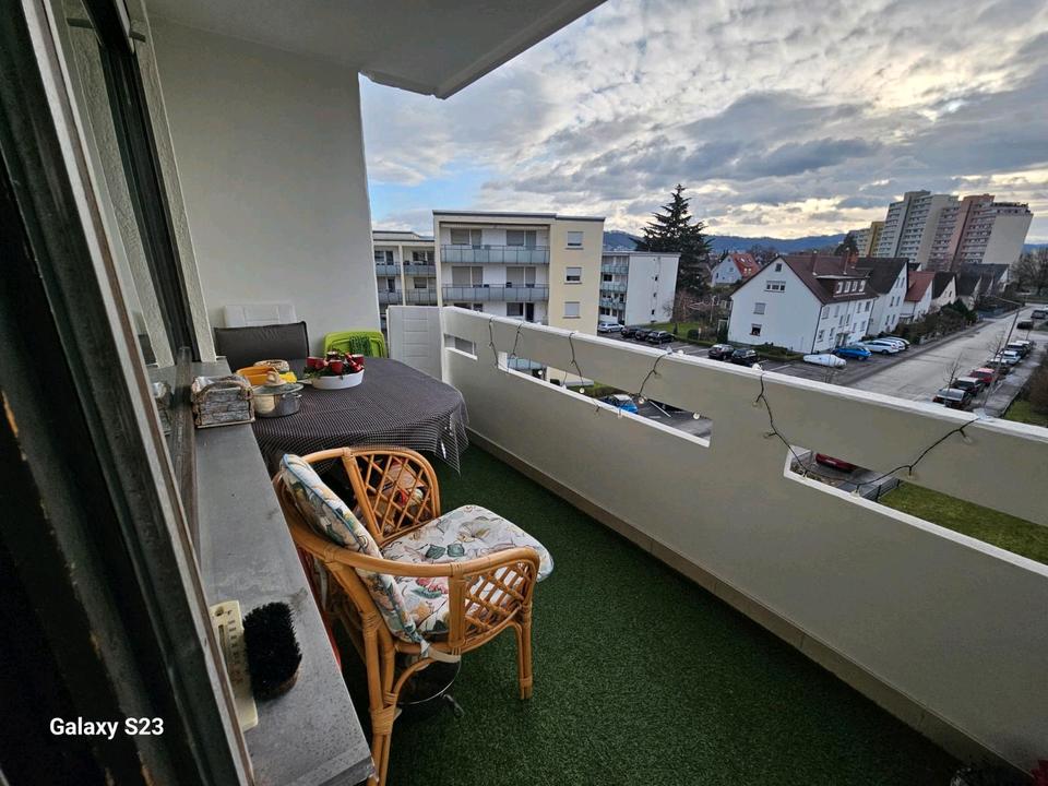 Thumbnail-Vermietete und helle 3 - Zimmer -Wohnung mit Balkon und Wanne.