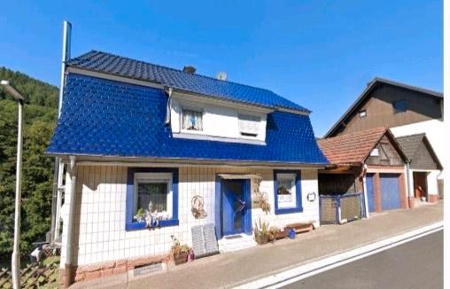 Thumbnail-Einfamilienhaus mit Einliegerwohnung, Garage, Carport, Scheune