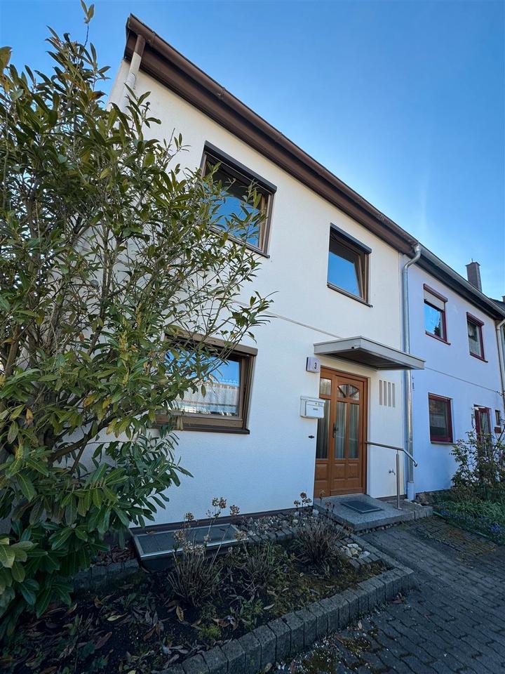 Thumbnail-Co ** Nähe Finanzamt ** 8 Zimmer ca 160 qm ** Garage ** kl. Garten