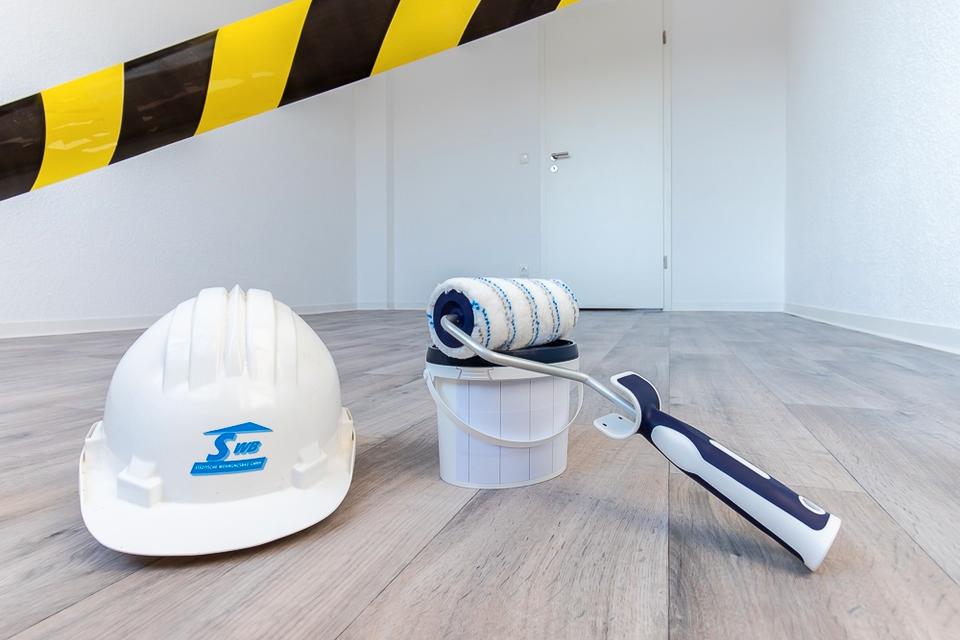 Thumbnail-Wir sanieren, Sie profitieren. Hier entsteht eine sanierte 2-Raum-Wohnung mit Aufzug und großem Balkon