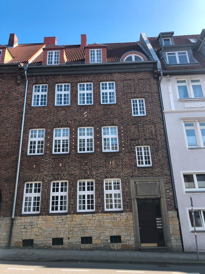 Thumbnail-Freundliches WG-ZIMMER in zentraler Dachgeschosswohnung