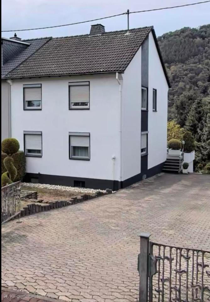 Thumbnail-Gepflegtes Einfamilienhaus, mit großem Garten und Stellplatz