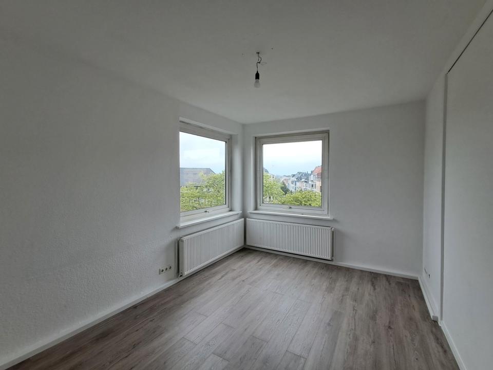 Thumbnail-Anfragen NUR per E-Mail. Günstige 3-Zimmer Wohnung in der Nähe Geestebogen.