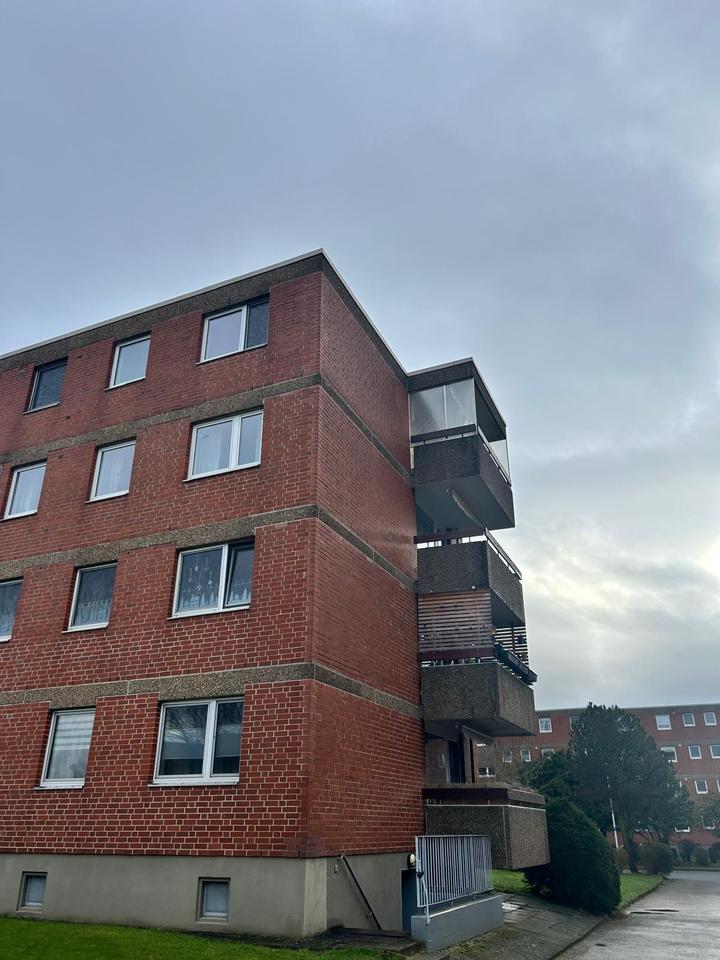 Thumbnail-Großzügige 4-Zimmer Wohnung mit Balkon in ruhiger Lage in Hameln