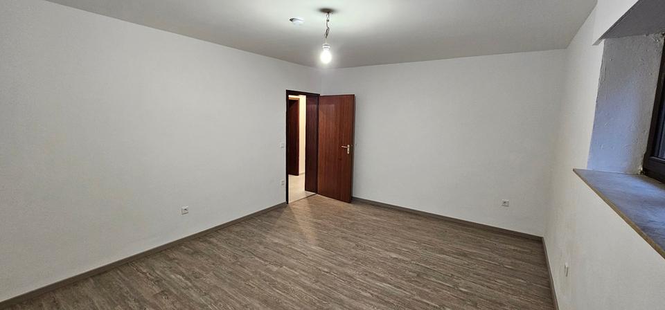 Thumbnail-Sehr ruhige und helle Souterrainwohnung, umfassend saniert