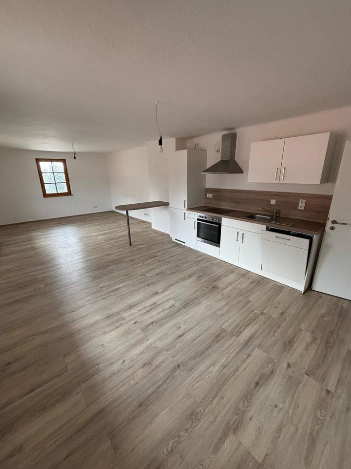 Thumbnail-Moderne 3-Zimmer-Wohnung mit Ankleide, großem Bad und offenem Wohn-Essbereich im Ortsteil Kempfeld