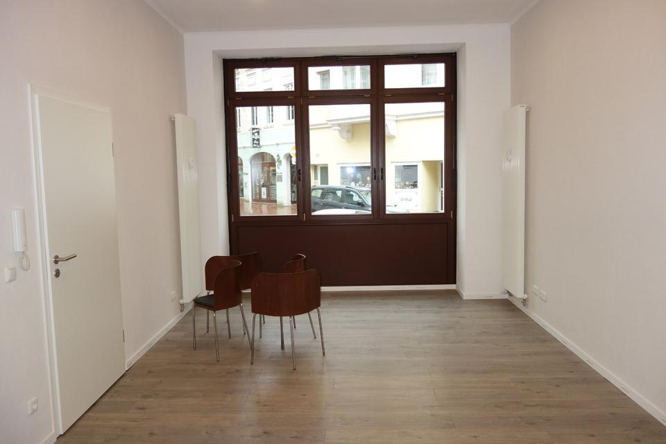 Thumbnail-1 Zimmer EG-Wohnung mit Einbauküche