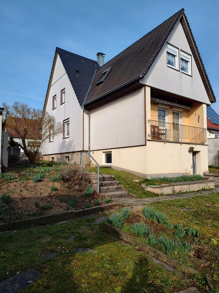 Thumbnail-Doppelhaushälfte mit großem Grundstück, Garagen in Giebelstadt