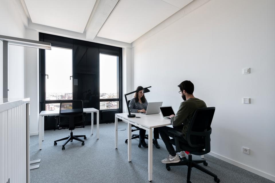 Thumbnail-Wunderschön eingerichtete Büroräume für 1 Person in Spaces Kallmorgen Tower