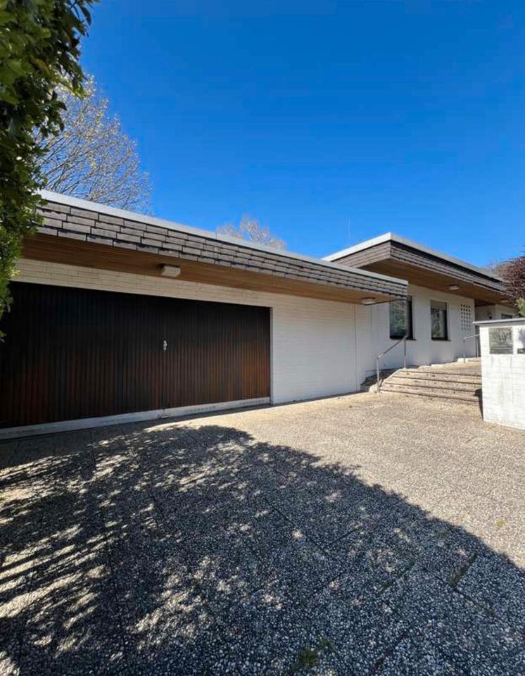 Thumbnail-Freistehendes Einfamilienhaus mit großem Garten