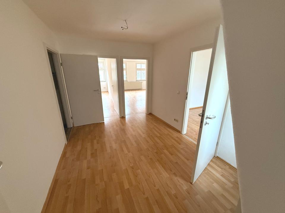 Thumbnail-Ihre traumhafte 3-Raum-Wohnung mit großer Dachterrasse mitten im Zentrum von Gera