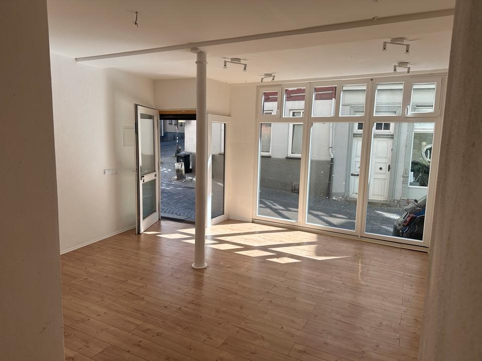 Thumbnail-Laden Geschäft Büro Wetzlar Altstadt am Domplatz mit WC