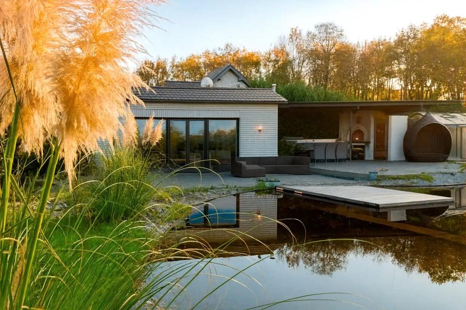 Thumbnail-Freistehendes Einfamilienhaus 362m² mit Poolhaus & Pool - 6482m²