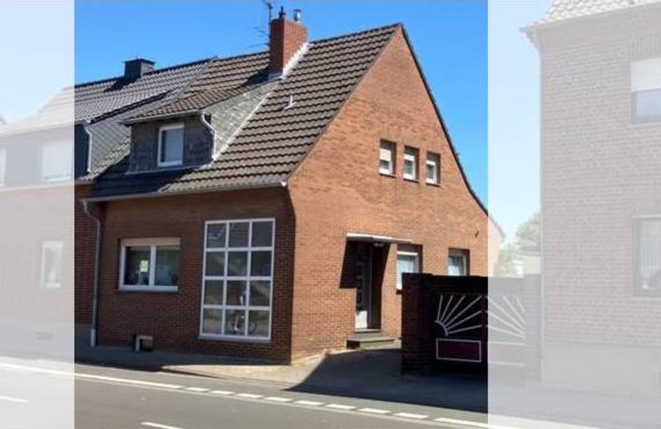 Thumbnail-Einfamilienhaus mit Garage und großem Garten