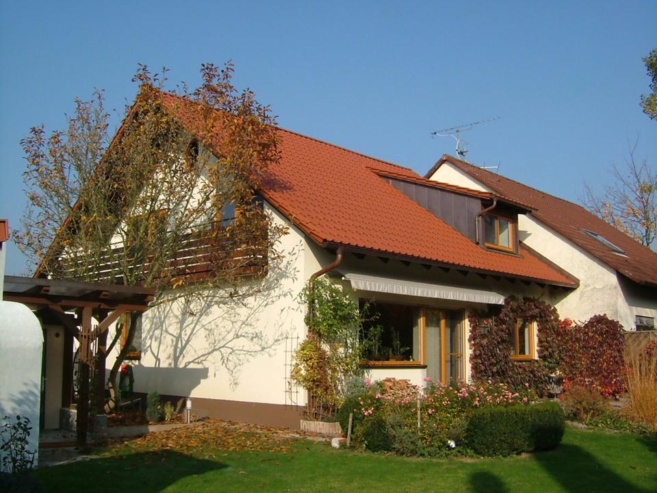 Thumbnail-Gepflegtes Einfamilienhaus mit Pool und Doppelgarage