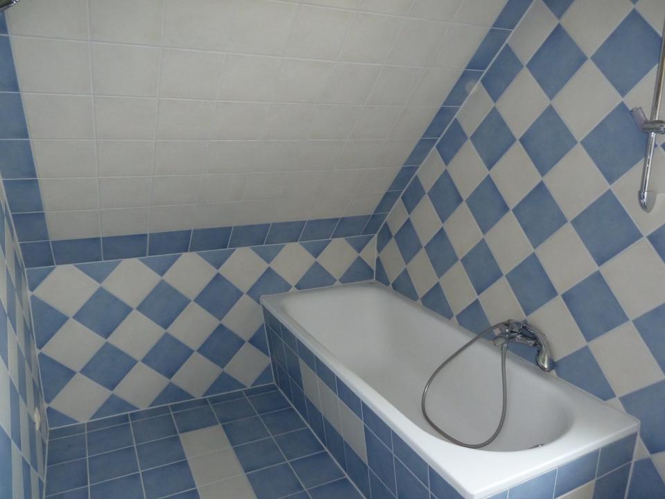 Thumbnail-Helle, geräumige 3-Zimmer Wohnung im OG eines Einfamilienhauses