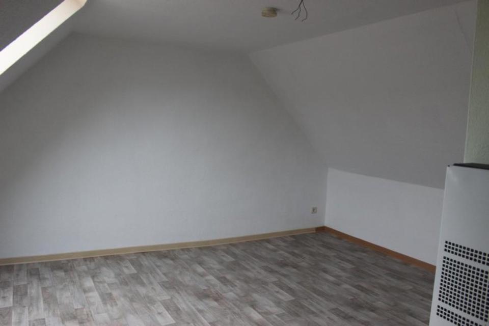 Thumbnail-Schöne kleine Dachgeschosswohnung in Allstedt