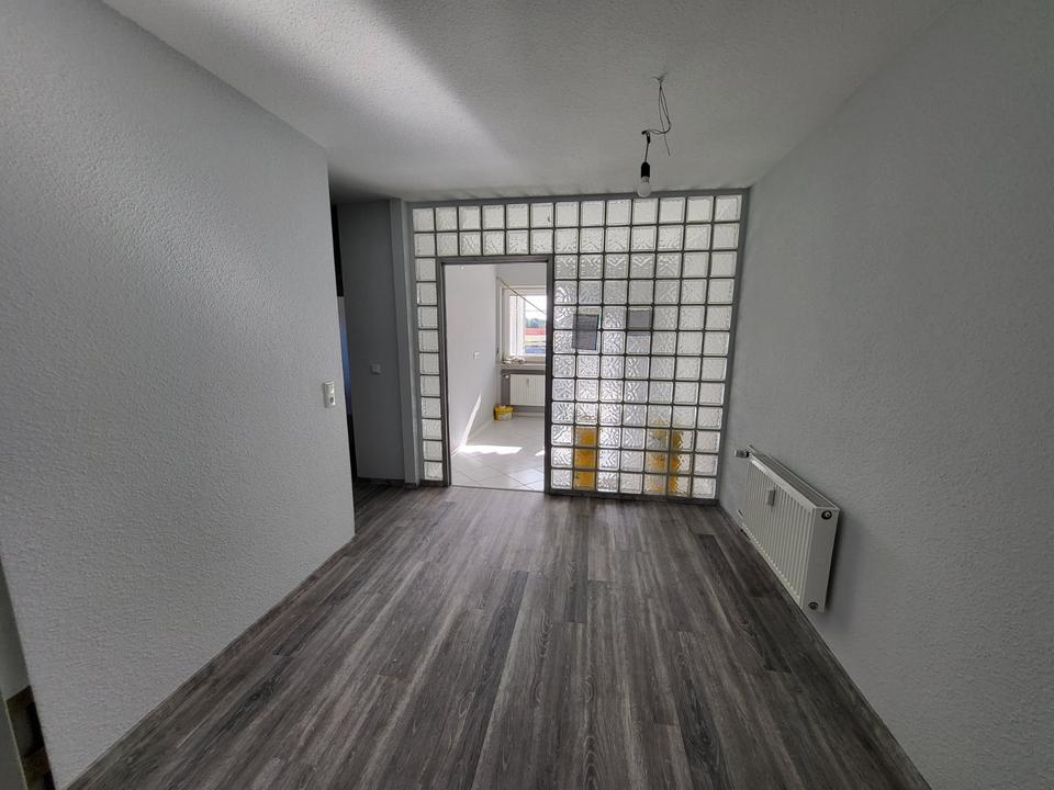 Thumbnail-3-Zimmer-Wohnung im 2. OG in Ortsrandlage