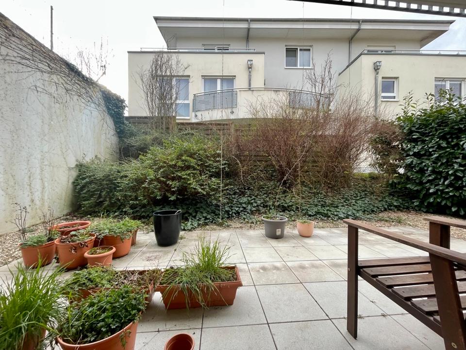 Thumbnail-Große 2 Zi.- Gartengeschoss-Wohnung mit großer Terrasse und Privatgarten, citynah und ruhig gelegen