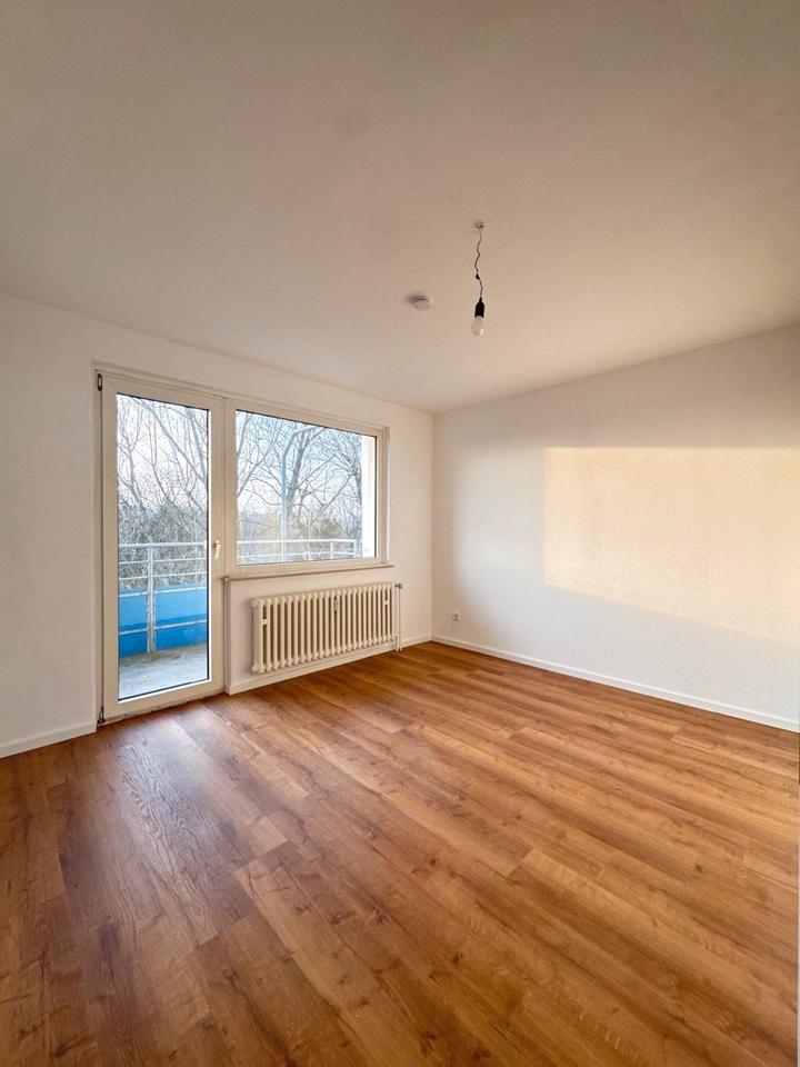 Thumbnail-NEU: 3-Zimmer-Wohnung mit großem Wohnzimmer und Balkon in Gütersloh