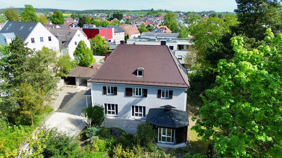 Thumbnail-Großzügige 5-Zimmer-Altbauwohnung mit Küche und großer Terrasse