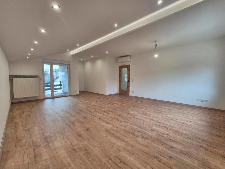 Thumbnail-Frisch sanierte wohnung mit Klima,Küche, 2 Balkone,Stellplätze