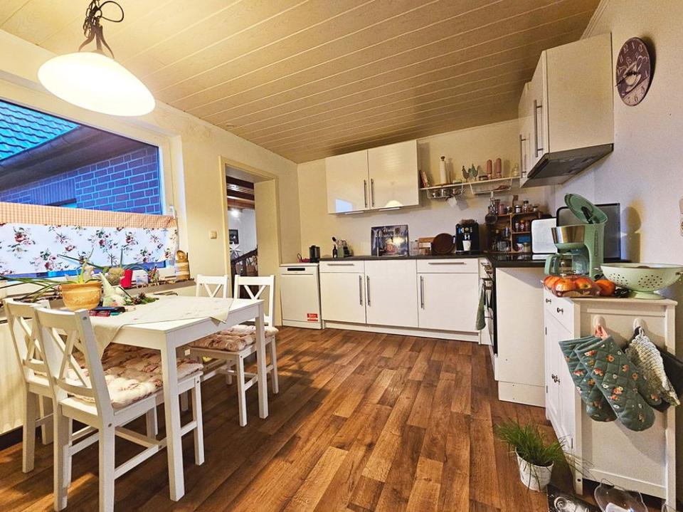 Thumbnail-Attraktive 3,5-Zimmer-Dachgeschosswohnung mit Garten & Carport